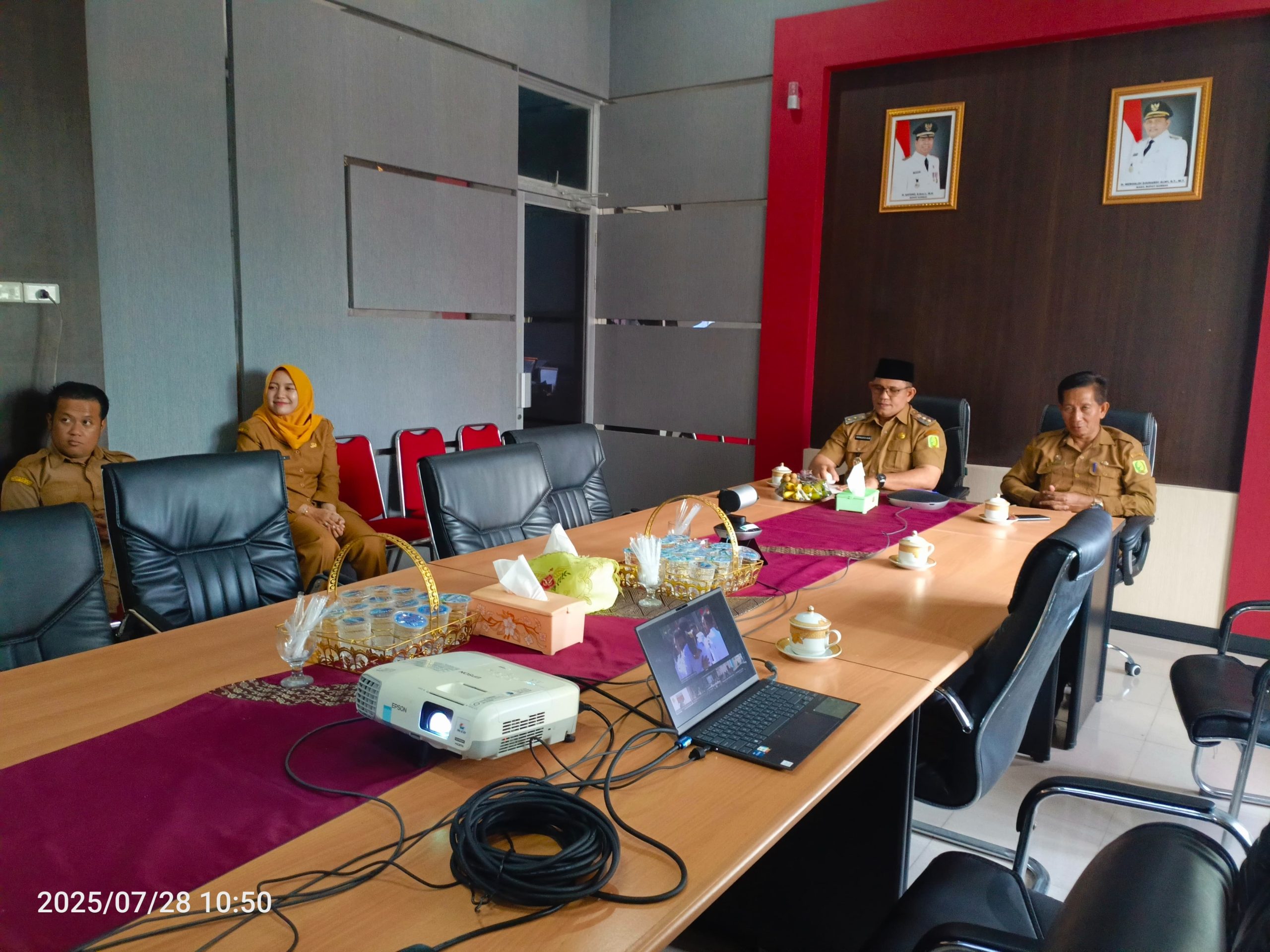 Read more about the article Diskominfo Sambas Fasilitasi Zoom Pelantikan Pamong Praja Muda IPDN Angkatan XXXII