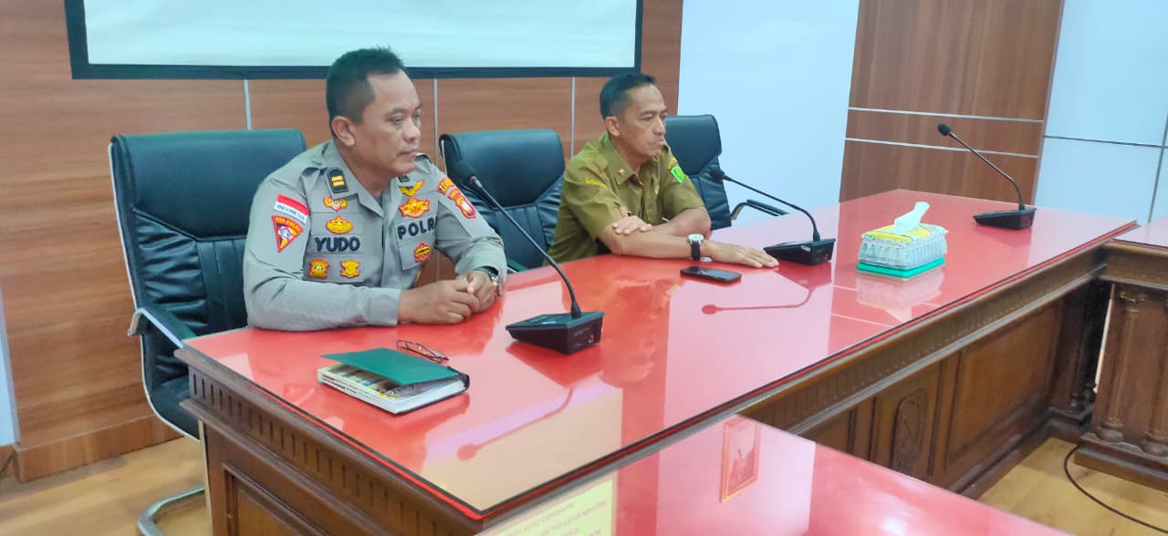 Read more about the article Dinas Kominfo Sambas Fasilitasi Rapat Monitoring Karhutla, Soroti Kondisi Kalbar yang Siaga Darurat