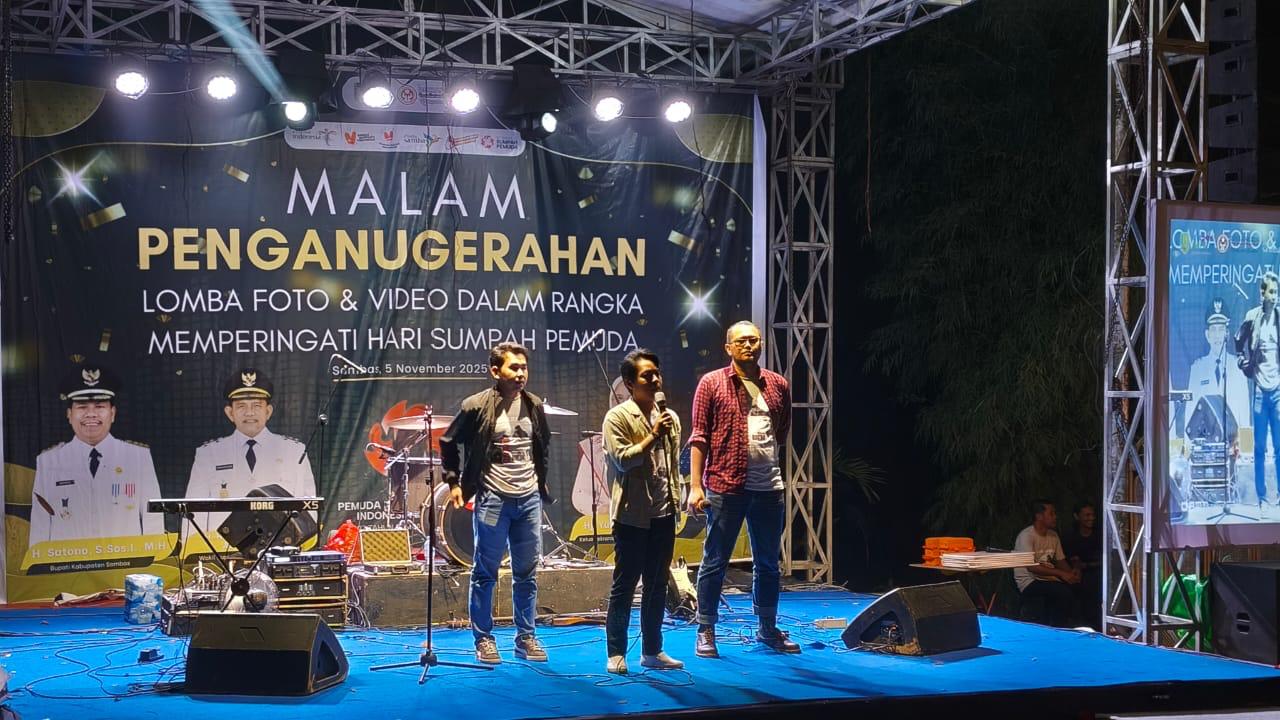 TUNJUKKAN TALENTA, ADLIADI STAF DISKOMINFO SAMBAS DIDAPUK SEBAGAI JURI LOMBA FOTO DAN VIDEO DISPARPORA SAMBAS 2025