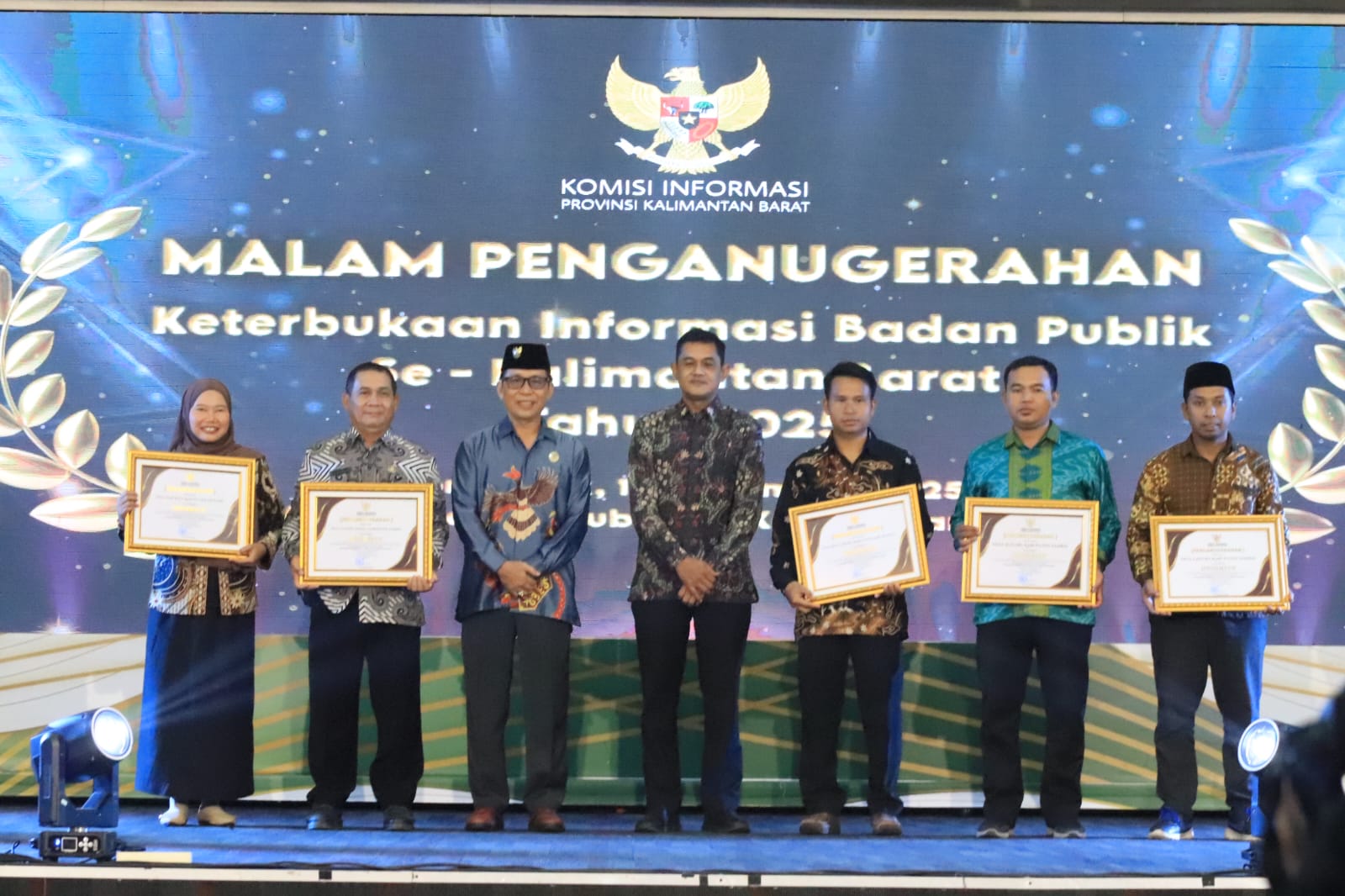 Tiga Desa Sambas Ukir Prestasi Ajang Anugerah Keterbukaan Informasi Publik Kalbar 2025