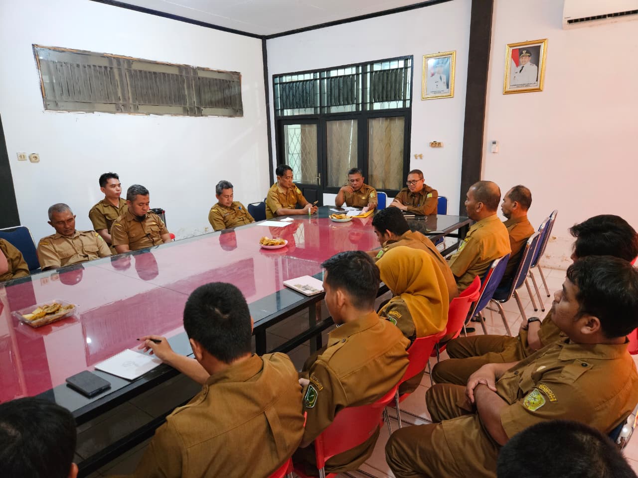 Read more about the article Pimpin Rakor Perdana, Kadis Kominfo Sambas Tekankan Sinergitas dan Penguatan Tupoksi