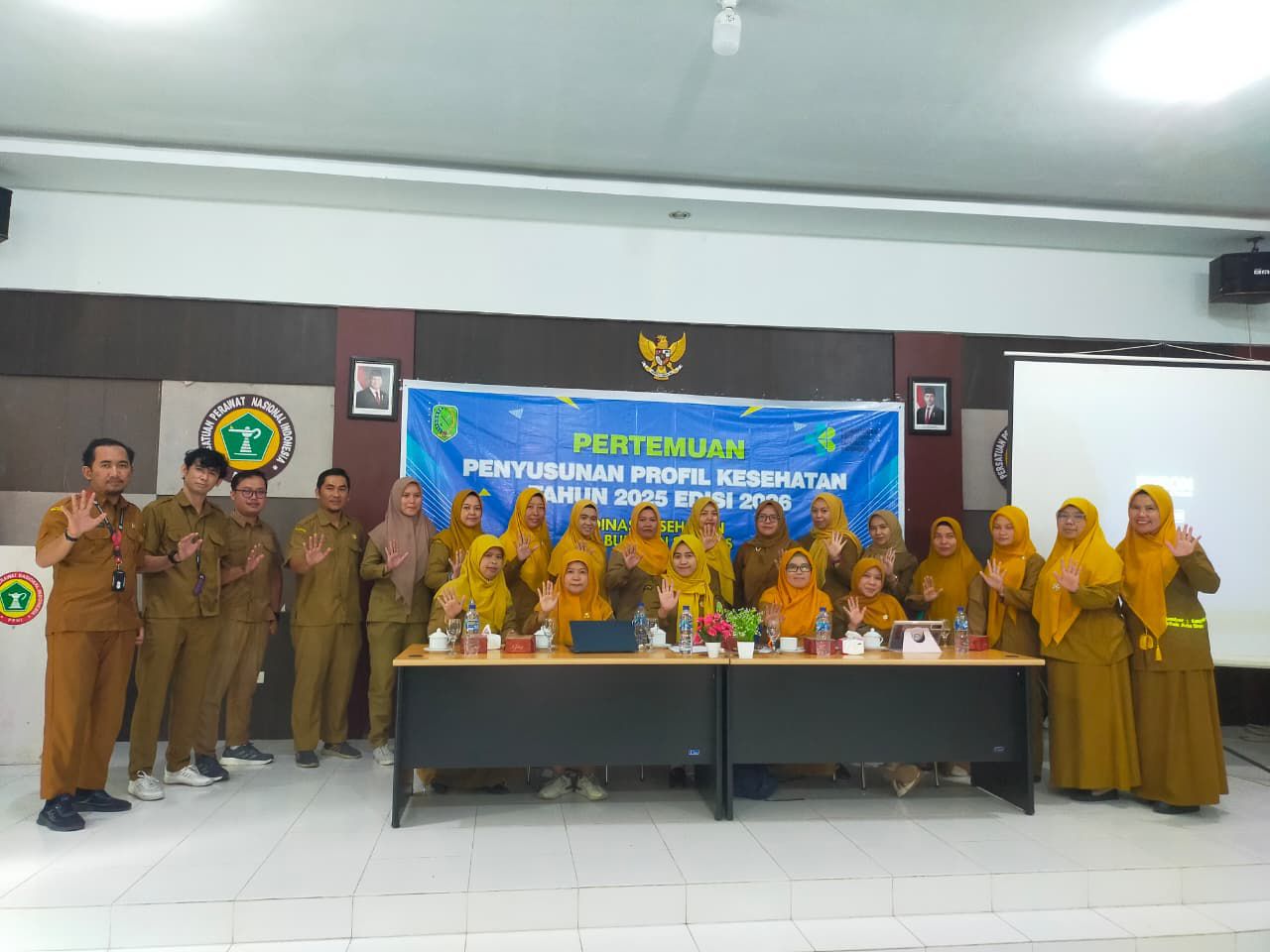 Read more about the article Perkuat Akurasi Data, Dinkes Sambas Gandeng Ahli Statistik Diskominfo dalam Penyusunan Profil Kesehatan