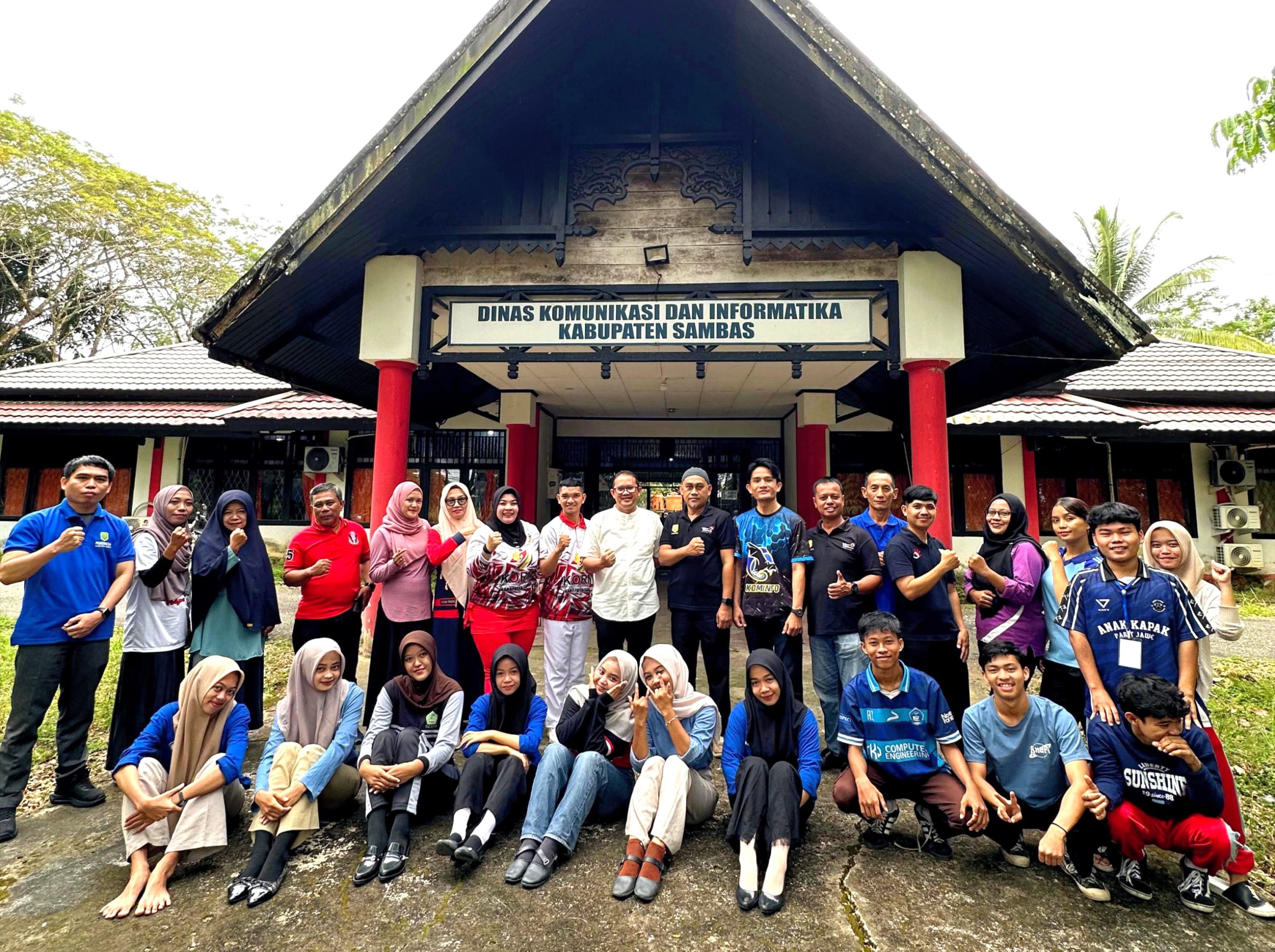 Read more about the article Diskominfo Sambas Gelar Senam Sehat Jumat Pagi Bersama KORMI