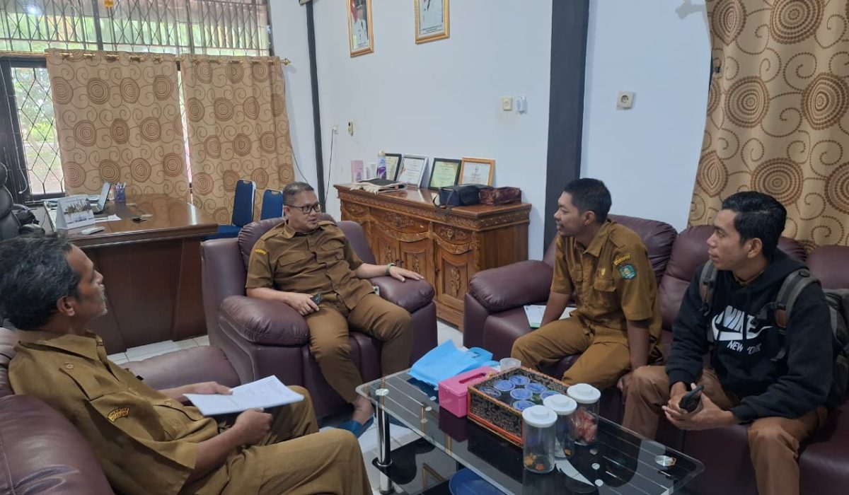 Kadis Kominfo Sambas Terima Kunjungan Guru SMKN 1 Teluk Keramat dalam Agenda Penarikan Siswa PKL