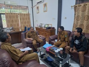 Read more about the article Kadis Kominfo Sambas Terima Kunjungan Guru SMKN 1 Teluk Keramat dalam Agenda Penarikan Siswa PKL