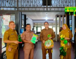 Read more about the article Nuansa Lebaran Mulai Terasa, Diskominfo Kabupaten Sambas Percantik Kantor dengan Dekorasi Bernuansa Idulfitri