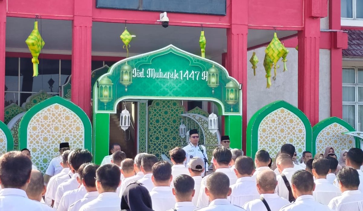 Tingkatkan Disiplin Pasca Lebaran, Dinas Kominfo Sambas Ikuti Apel Gabungan di Kantor Bupati