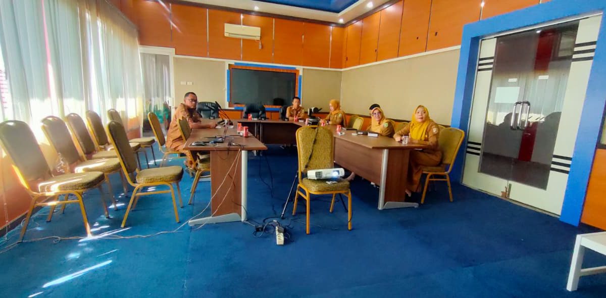 Diskominfo Kabupaten Sambas Fasilitasi Forum Diskusi Aktual Kajian Penguatan Peran Kemendagri dalam Pengentasan Kemiskinan Dan Penghapusan Kemiskinan Ekstrem