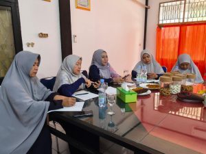 Read more about the article Tingkatkan Produktivitas Melalui Literasi, DWP Kabupaten Sambas Ikuti Webinar Nasional Pemberdayaan Perempuan