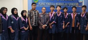 Read more about the article Sinergi Diskominfo Sambas dan SMKN 1: Terobosan Baru Pembelajaran Berbasis Praktis