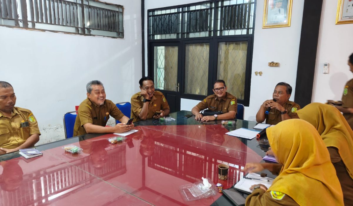 Tingkatkan Kedisiplinan dan Kekompakan, Diskominfo Sambas Gelar Rapat Koordinasi Seluruh Staf
