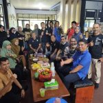 Dinas Kominfo Kabupaten Sambas Mulai Rutinkan Gerakan Jumat Bersih di Lingkungan Kantor