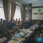 Dinas Kominfo Sambas Fasilitasi Zoom Rakor Inflasi Bersama Bupati