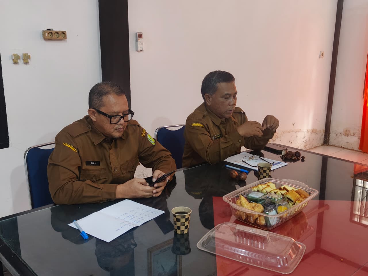 Read more about the article ​Pertegas Disiplin dan Kekompakan, Dinas Kominfo Sambas Gelar Evaluasi Kinerja Rutin
