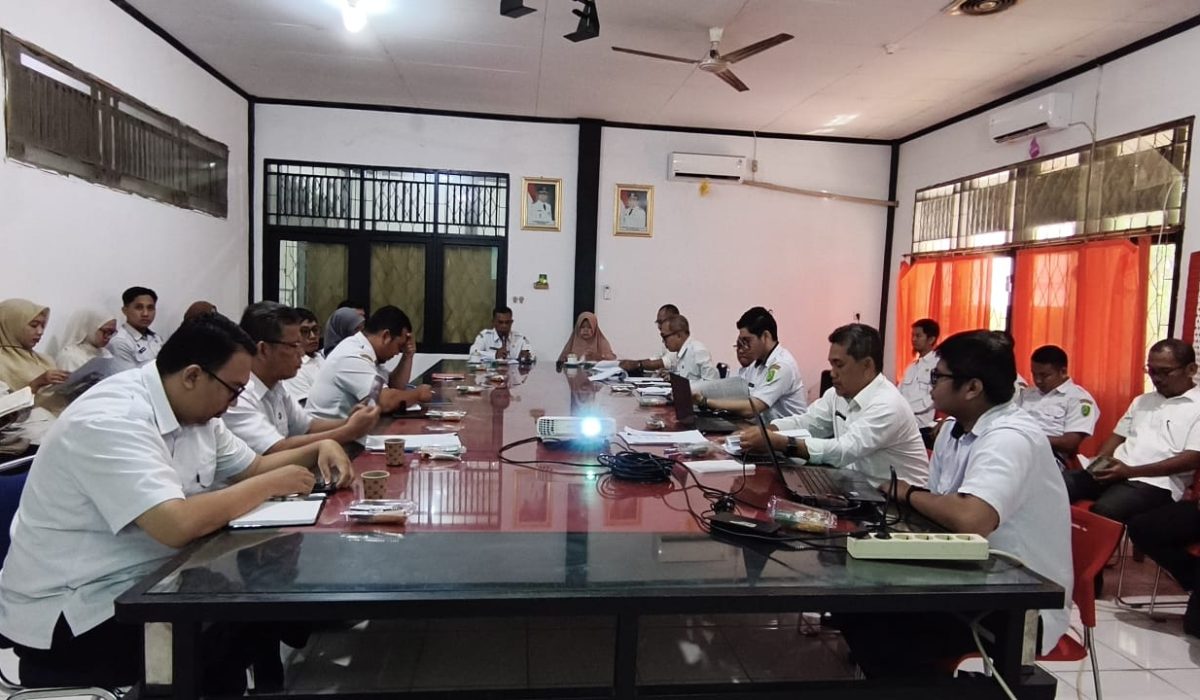 Dinas Komunikasi dan Informatika Kabupaten Sambas Gelar Pembahasan Rancangan Peraturan Bupati tentang Sistem Manajemen Keamanan Informasi (SMKI)