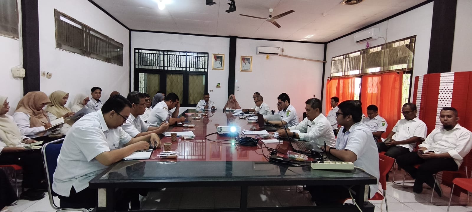 Read more about the article Dinas Komunikasi dan Informatika Kabupaten Sambas Gelar Pembahasan Rancangan Peraturan Bupati tentang Sistem Manajemen Keamanan Informasi (SMKI)