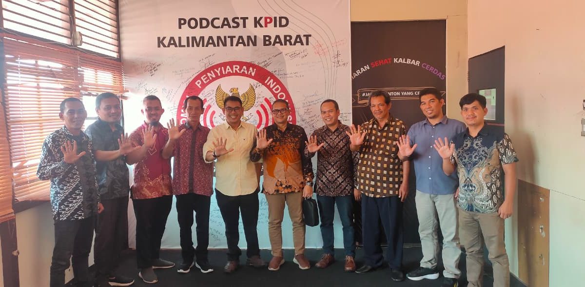 Jalin Silaturahmi dan Kerja Sama, Diskominfo Sambas Sambangi KPID Kalimantan Barat membahas Literasi Digital terutama di Perbatasan